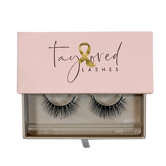 Hands On Top - Taylored Lashes™