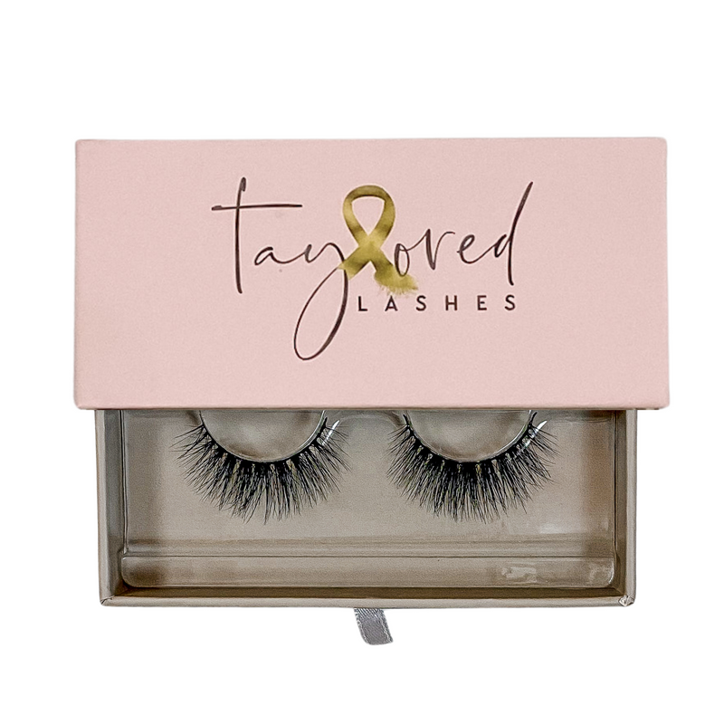 Hands On Top - Taylored Lashes™